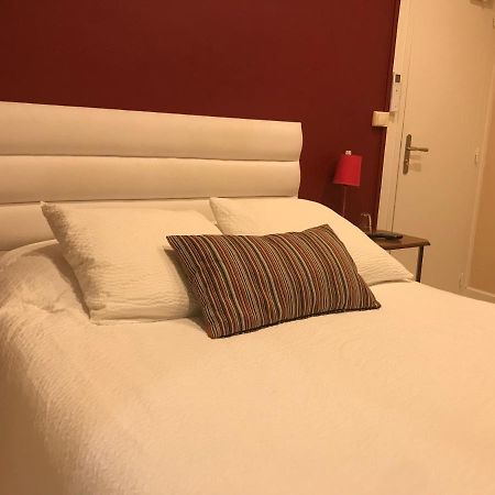 Logis Le Cheval Blanc Hotel Saint-Just  Eksteriør billede