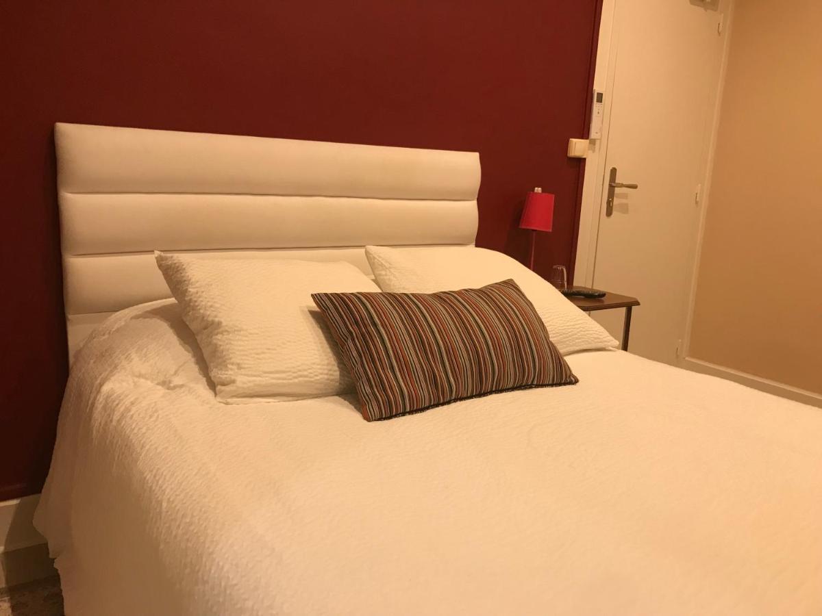 Logis Le Cheval Blanc Hotel Saint-Just  Eksteriør billede